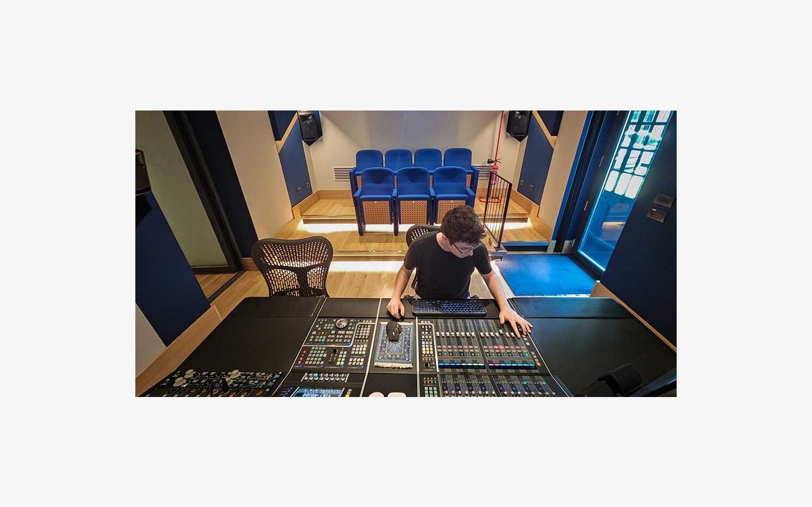 Image large studio